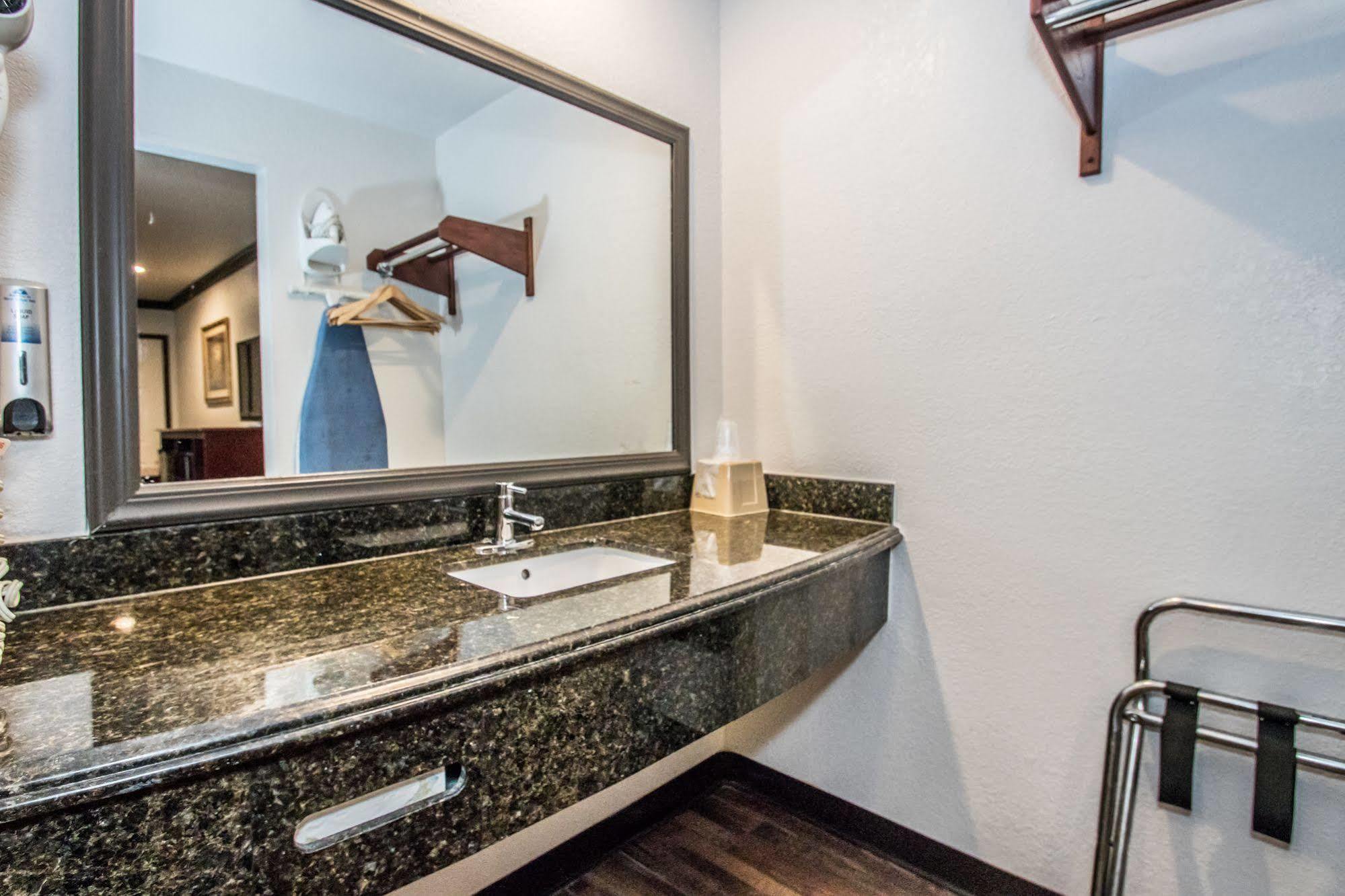 Americas Best Value Inn Fort Worth Exterior foto